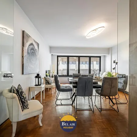 Modern 2-bedroom Near & Center T138 *