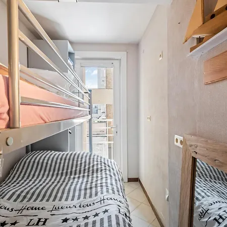 Daire Modern 2-bedroom Near & Center T138 *
