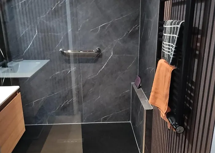 Apartment Modern 2-bedroom Near & Center T138 *